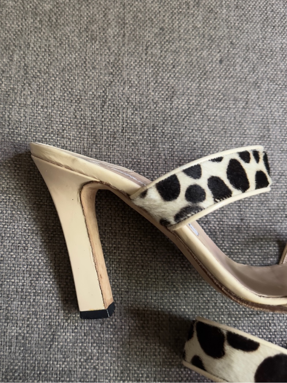 Vintage Manolo Blahnik pony hair & patent leather Dalmatian heels - Picture 5 of 9